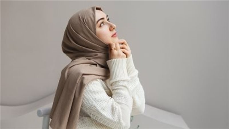 أمين الفتوى يوضح حكم الشرع في ظهور الرقبة من الحجاب (فيديو)