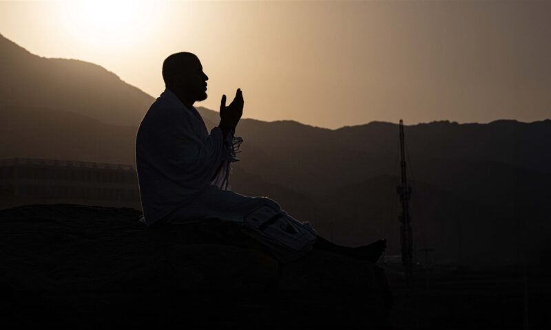 هل دعاء المظلوم على الظالم يرجع عليه؟.. أمين الإفتاء يجيب