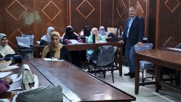 المعاهد الأزهرية ينظم برامج تدريبية لمعلمي مادتى الرياضيات والعلوم باللغة الإنجليزية