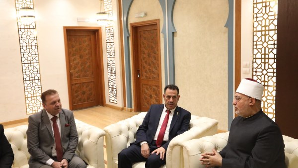 مفتي الجمهورية يستقبل مدير معهد المخطوطات العربية لبحث تعزيز التعاون