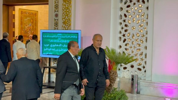 رموز الكرة المصرية يشاركون في عزاء الدهشوري حرب .. صور وفيديو