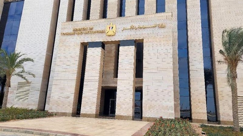 بيان من وزارة السياحة بشأن دخول بلوجر أمريكي مقابر أثرية مغلقة بالأقصر وبث مقاطع فيديو
