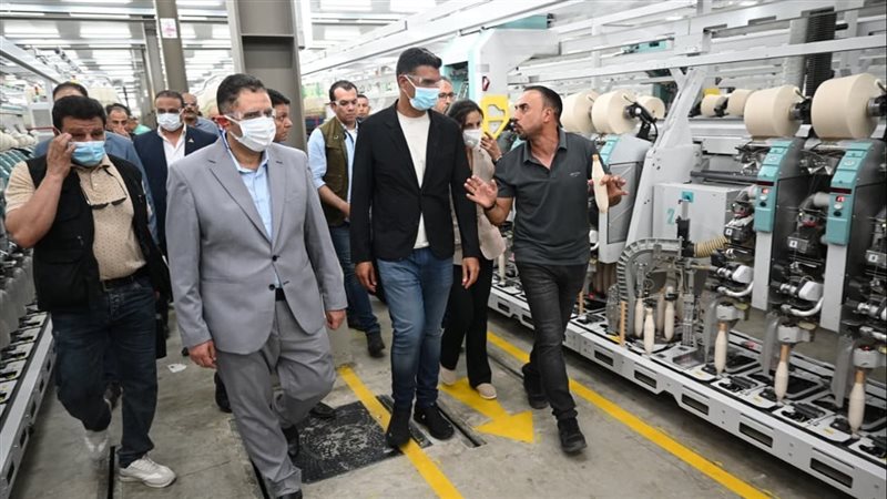 وزير الصناعة ومحافظ دمياط يتفقدان قلعة “موبكو” ومصانع الفلاتر والغزل بالمنطقة الحرة