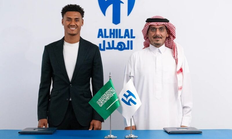 واتكينز.. أول إنجليزي وسط الهلاليين منذ نصف قرن