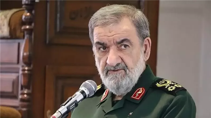 محسن رضائي: على أمريكا تلبية شروط إيران قبل فتح مضيق هرمز