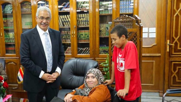 “صديق” يدعم الطلاب ذوي الهمم بكراسٍ متحركة.. ويؤكد التزام جامعة الأزهر برعايتهم