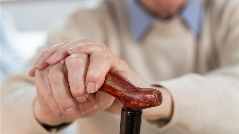 بدون انتظار أو مزاحمة، كيف تنهي معاملاتك الحكومية مجانًا وبامتيازات خاصة بعد سن الـ60؟