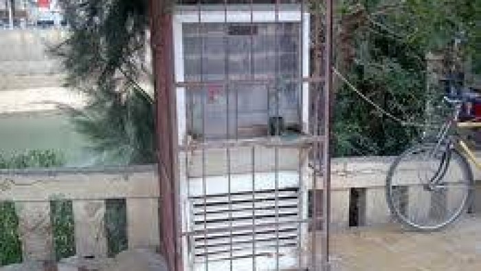 أنهت طفولته.. مصرع صغير صعقًا بالكهرباء من مبرد مياه أمام منزله بسوهاج