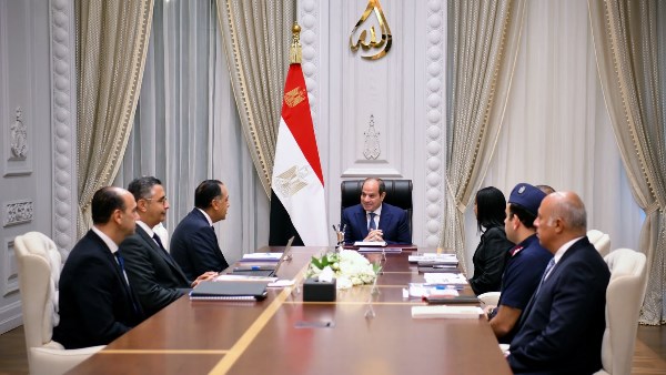 الرئيس السيسي يؤكد ضرورة تحقيق الاكتفاء الذاتي من السلع الاستراتيجية