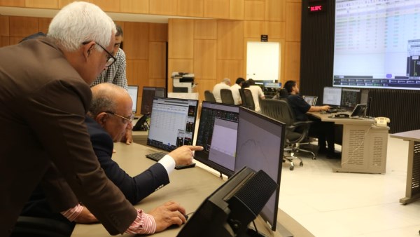 من داخل المركز القومي للتحكم … وزير الكهرباء  يتابع سير العمل وخطة التشغيل لتأمين التغذية