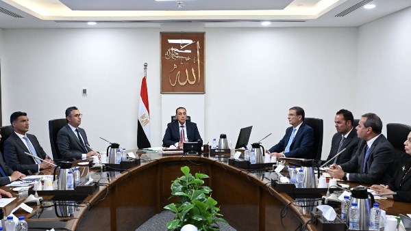 رئيس الوزراء يستعرض مقترح تنفيذ مبادرة “القرية المنتجة” لتعزيز التنمية المستدامة بالقرية المصرية