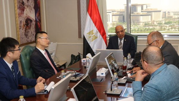 وزير الكهرباء يتابع مستجدات مشروع التصنيع المحلي لبطاريات تخزين الطاقة