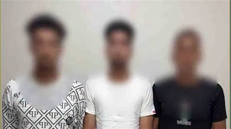 انتقام غادر بعد التصالح، 3 أشخاص ينشرون فيديو صادما للتشهير بصديقهم والأمن يضبطهم