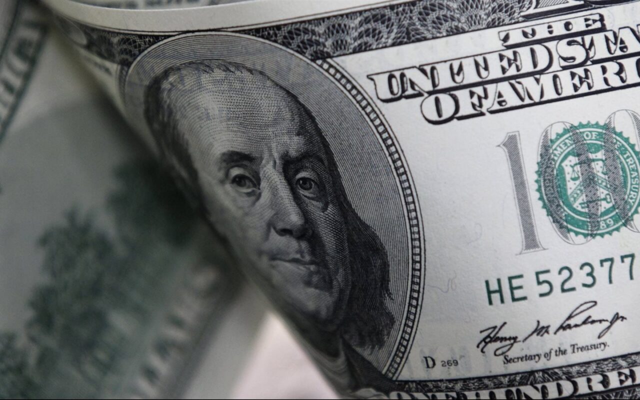 تفاصيل أكبر سعر دولار في البنوك اليوم