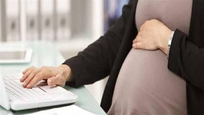 حقوق المرأة العاملة في فترة الحمل والولادة، تعرفي على إجازة الوضع وساعات العمل وفترات الرضاعة
