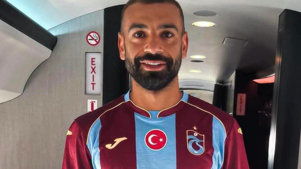 مهيب عبد الهادي يطرح سؤالًا للجماهير: مع أم ضد انتقال محمد صلاح إلى طرابزون التركي؟