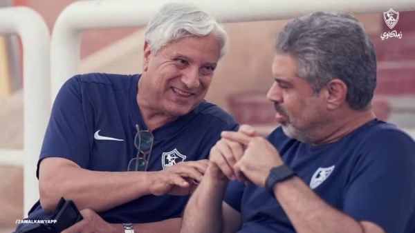 حديث جانبي بين عبد الناصر محمد ومعتمد جمال في مران الزمالك