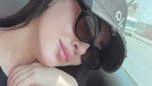 ميرنا نور الدين تشارك جمهورها بإطلالة كاجوال عبر إنستجرام