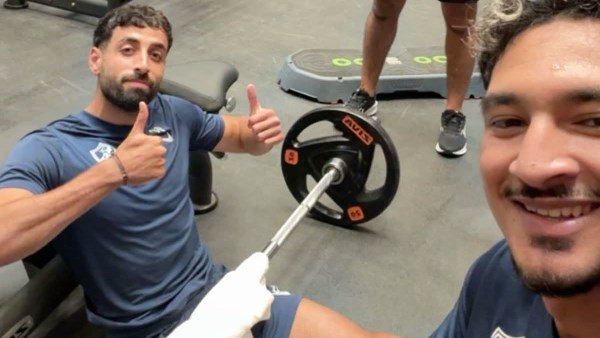 أحمد شريف يظهر برفقة عدي الدباغ ومدرب الأحمال نونو كوستا