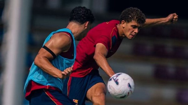 شاهد.. حمزة عبد الكريم خلال تدريبات برشلونة استعدادًا للموسم الجديد