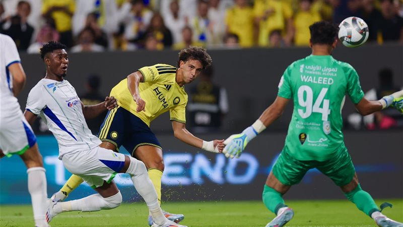 النصر يبدأ مشوار الحفاظ على لقب الدوري السعودي بثلاثية أمام الفتح