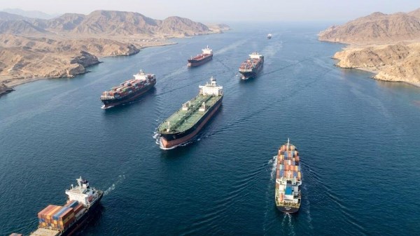 بيانات ملايحة : تراجع حركة الملاحة عبر مضيقي هرمز وباب المندب