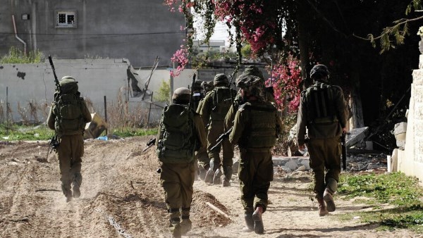 خلال العملية العسكرية في مخيم قلنديا.. الهلال الأحمر الفلسطيني يعلن إصابة 11 شخصًا