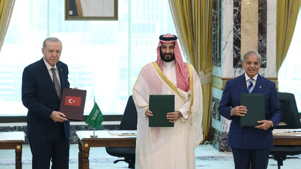 السعودية وتركيا وباكستان يوقعون إتفاقية دفاع مشترك