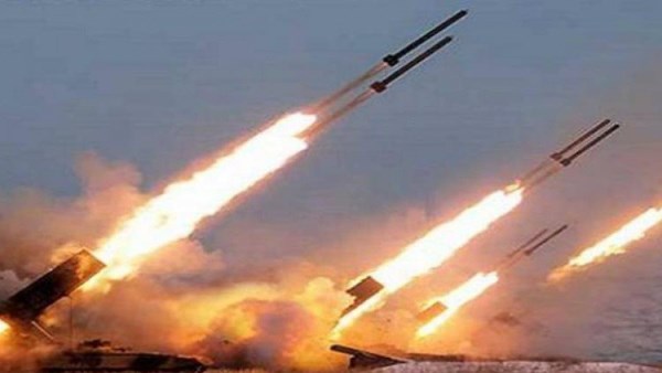 مقتل شخصين وإصابة 14 في قصف للحوثيين على أحياء سكنية ومخيمات للنازحين في مأرب