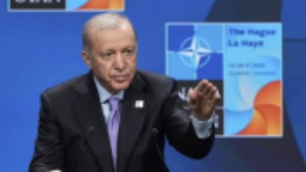توقيع إتفاقية الدفاع المشترك.. أردوغان يصل جدة للمشاركة في القمة الثلاثية