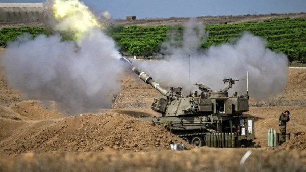 بالقذائف الفسفورية.. جيش الاحتلال يشن قصفا مدفعيا على الطاهر بلبنان