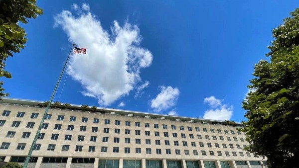 أمريكا تحذر مواطنيها من السفر لأوكرانيا وتناشد رعاياها بسرعة المغادرة