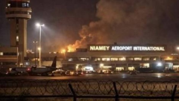 انفجارات وإطلاق نار في عاصمة النيجر .. ماذا يحدث ؟
