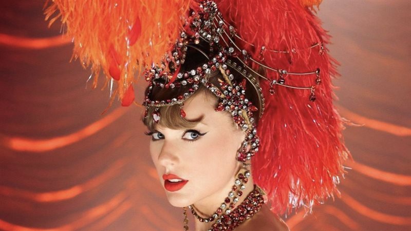 قبل حفل إيمي 2026، تايلور سويفت تكشف كواليس توثيق «The Eras Tour»