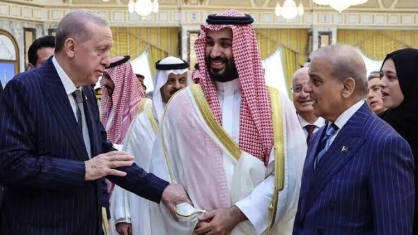 موقف باكستاني مفاجئ.. إسلام آباد تفتح الباب أمام انضمام إيران إلى اتفاق مكة الدفاعي