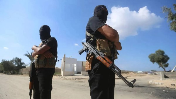 ضابط إسرائيلي يكشف تفاصيل مثيرة .. هآرتس : الجيش يستخدم 5 ميليشيات لارتكاب جرائم حرب بغزة