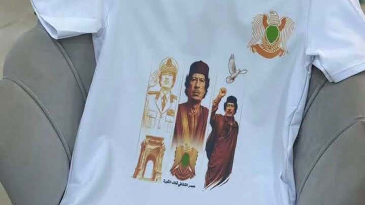قمصان تحمل صور القذافي وعباراته تثير جدلا في ليبيا