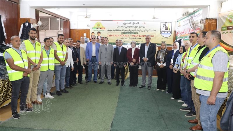 محافظ بني سويف يتفقد معرضًا لتوزيع الزي المدرسي على 15 ألف أسرة