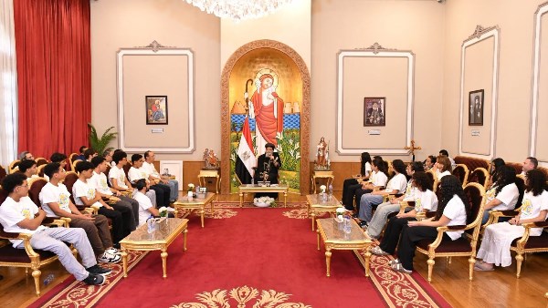 البابا تواضروس يشيد بخدمة شباب المهجر خلال استقباله وفدا من إيبارشية نيويورك