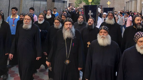 صلاة تجنيز الراهب القمص متاؤس المُحرقي | صور