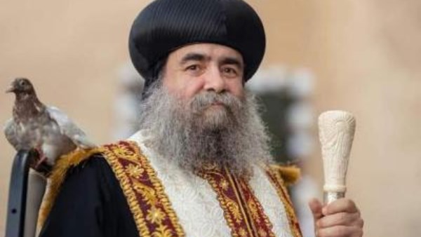 الأنبا يوأنس يوجه تنبيها للشمامسة والمعلمين بشأن استخدام الميكروفون أثناء الصلوات