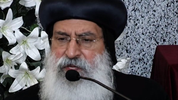 بدموع مؤثرة .. الأنبا ثيؤدوسيوس عن ضحايا حادث التجمع : تعزيتنا الحقيقية في السماء