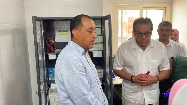 مدبولي يطمئن على توافر أدوية الإنسولين بمركز طب أسرة سند بسط بالغربية