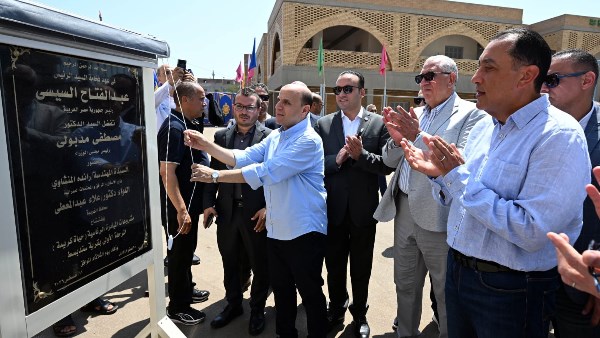 رئيس الوزراء يفتتح مجمع الخدمات الحكومية بقرية سندبسط ضمن مشروعات المبادرة الرئاسية “حياة كريمة”