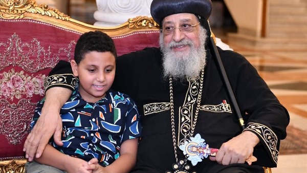 موهبة مصرية.. البابا تواضروس يكرم الطفل مارتيروس مينا ويشيد بإنجازاته العالمية| صور