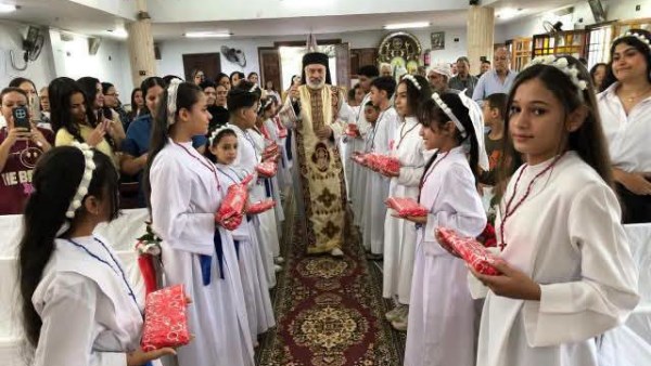 الأنبا باسيليوس يترأس قداس المناولة الاحتفالية بكنيسة مار جرجس بمنسافيس