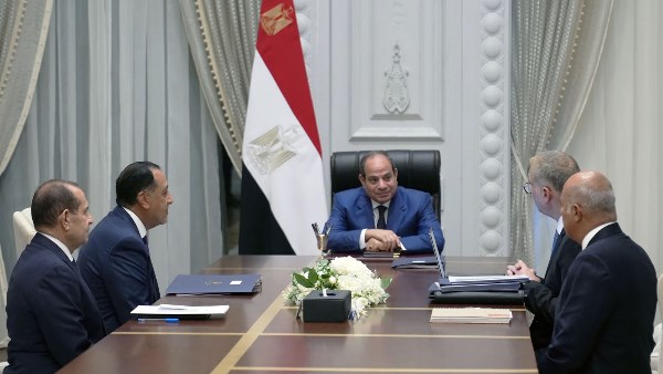 الرئيس السيسي يتابع الموقف التنفيذي لإنتاج الزيت الخام والغاز الطبيعي بمُختلف مناطق البحث والاستكشاف