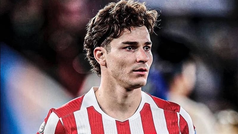 أتلتيكو مدريد يفتح باب الرحيل المشروط أمام ألفاريز ويصدم برشلونة