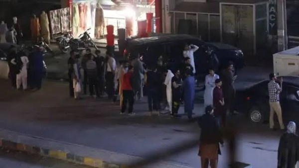 لا داعي للبقاء في الشوارع والوضع آمن.. البحوث الفلكية يدعو المواطنين للعودة إلى منازلهم