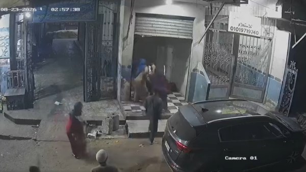 اقتحام منزل وتكسير سيارة.. مشاجرة بين عائلتين بسبب خلافات الجيرة في سنورس بالفيوم